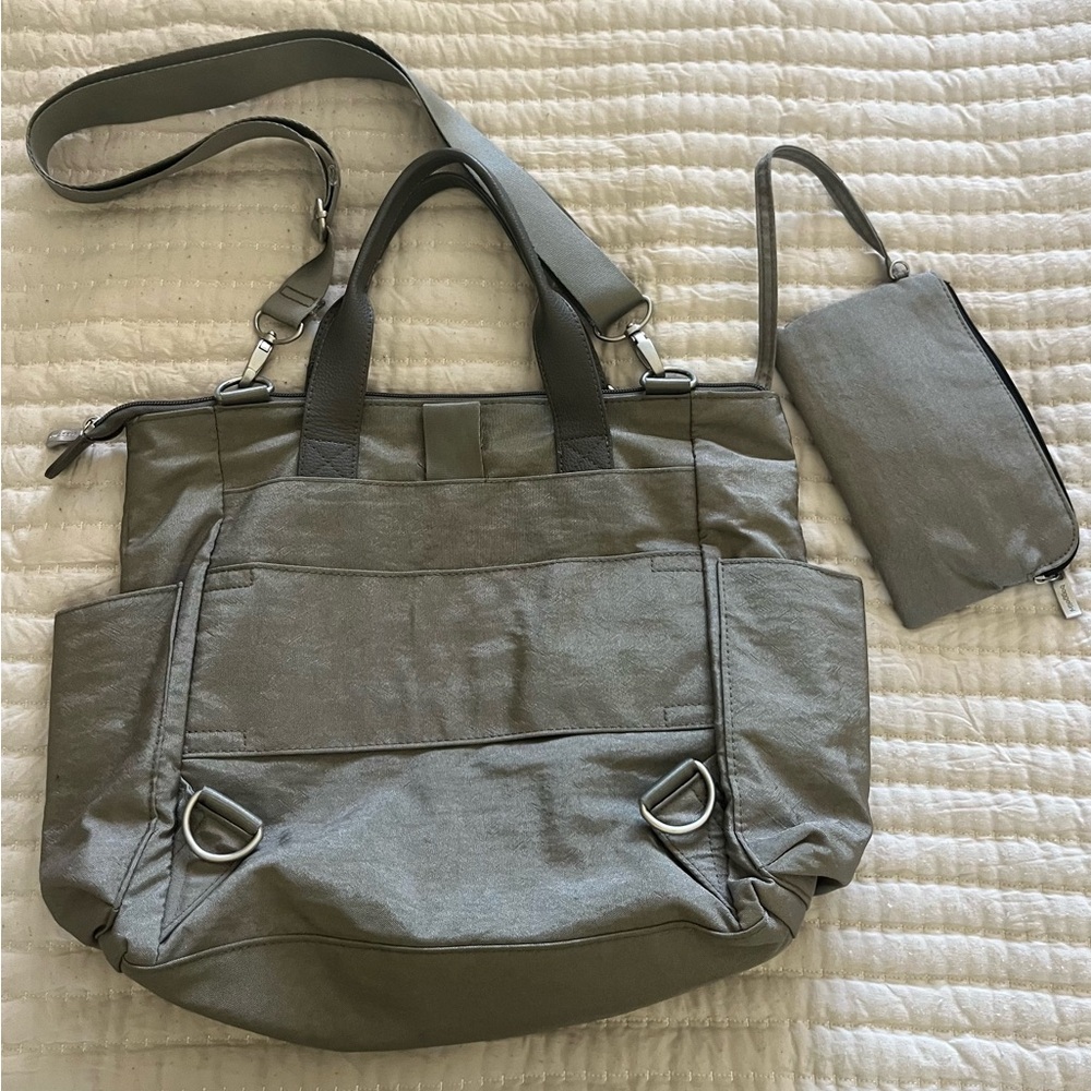 Baggallini Gray Travel Bag with RFID pouch and luggage strap - Picture 2 of 9